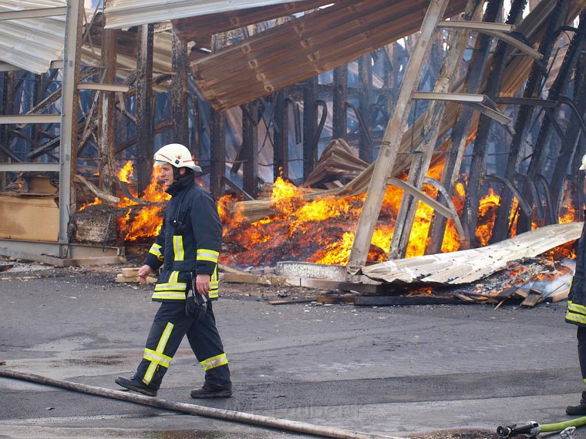 Grossbrand Holzlager Siegburg Industriestr P379.JPG